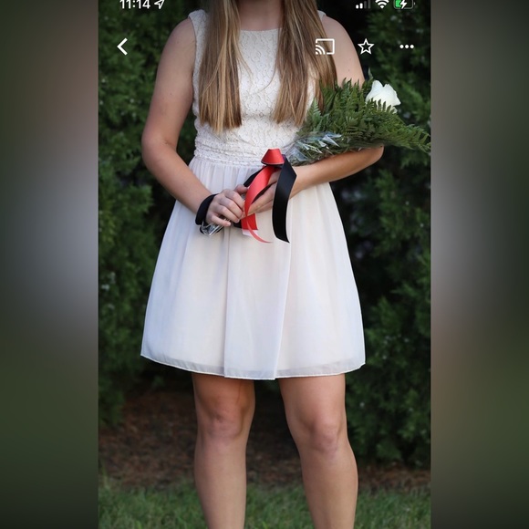 Blush Pink Size 9 Juniors Dress with Sequin Detailing - Picture 3 of 5